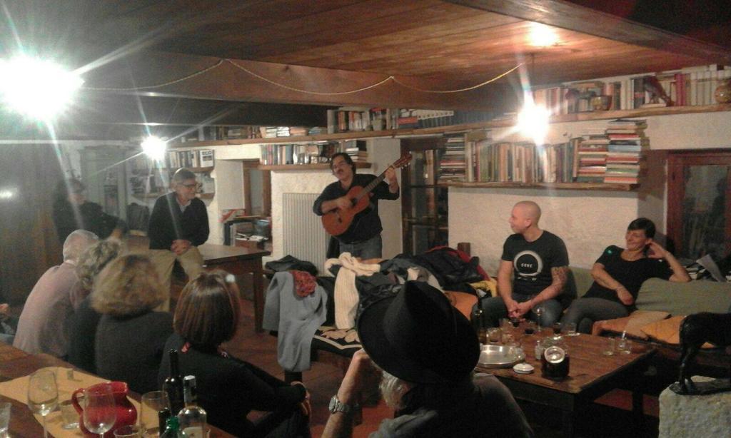 Maison d'hôtes Centro Trekking A Cavallo Monte Brugiana à Massa  Extérieur photo